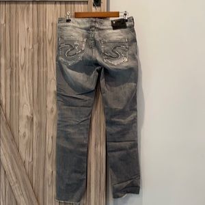 Women’s ripped jeans